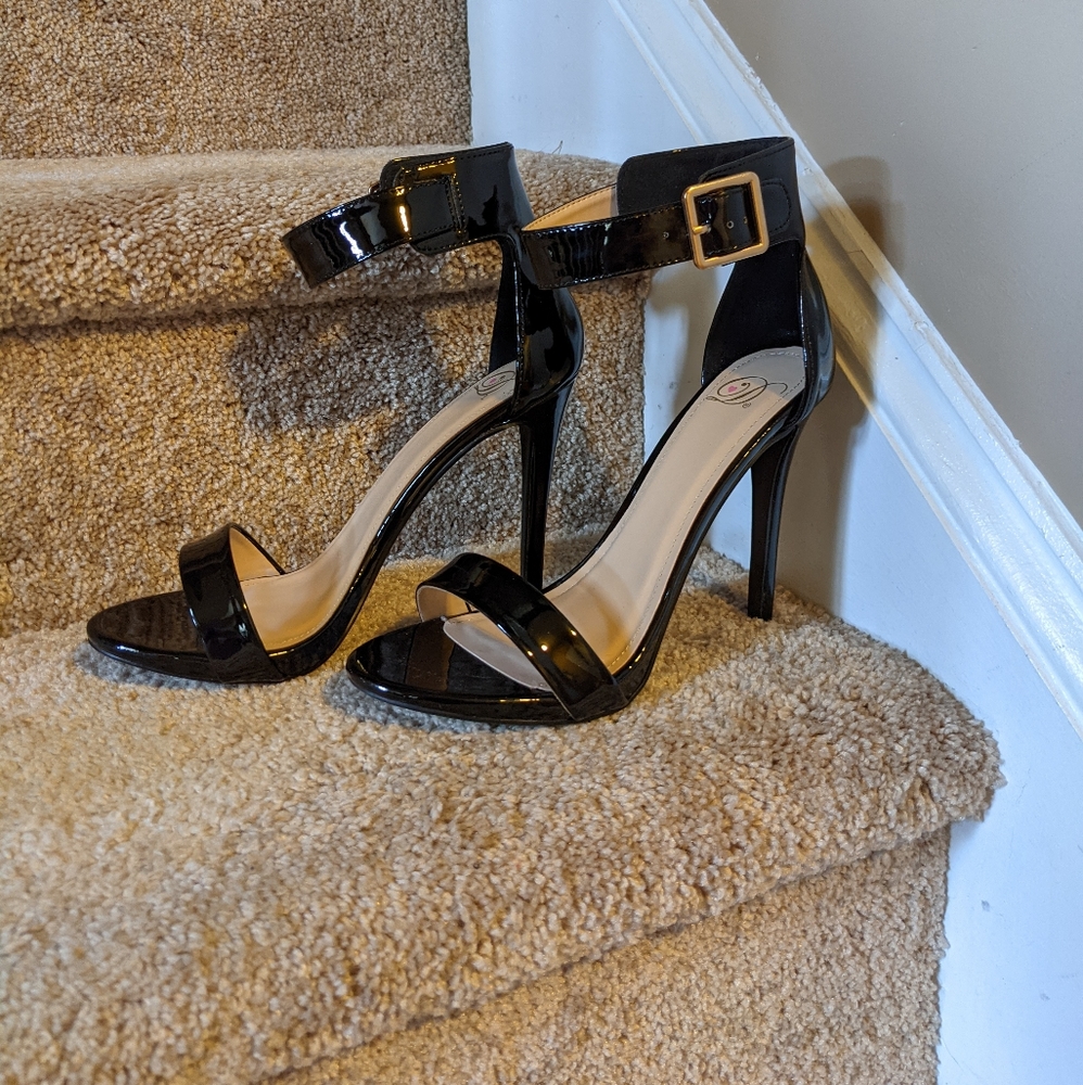 Patent-leather black heels with buckled ankle strap, sz 9, NWOB - Picture 5 of 9